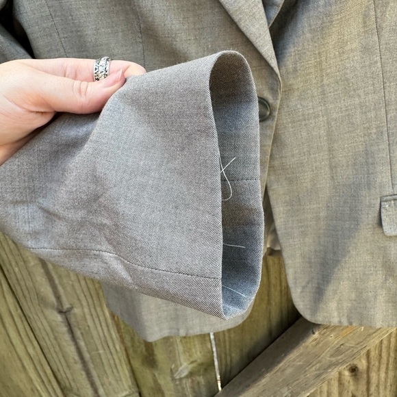 Elie Tahari Virgin Wool Blend Light Grey Button Front Satin Lined Blazer Jacket - Picture 6 of 12